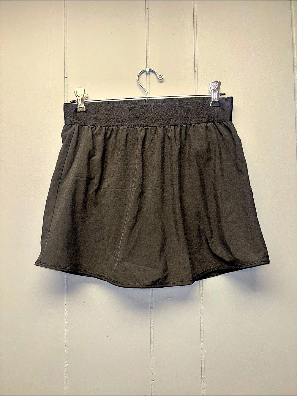 YYV Athletic Shorts in Black Size Large Like New